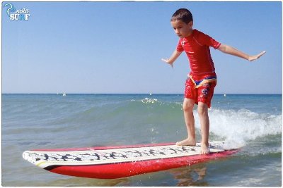 El surf, una actividad pionera para los chavales con autismo