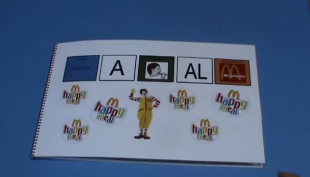 Happy Meal de McDonald’s adaptado con pictogramas