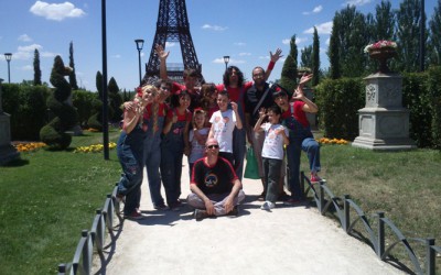 El grupo Cantajuegos participa en el calendario solidario a favor de Fundación AUCAVI