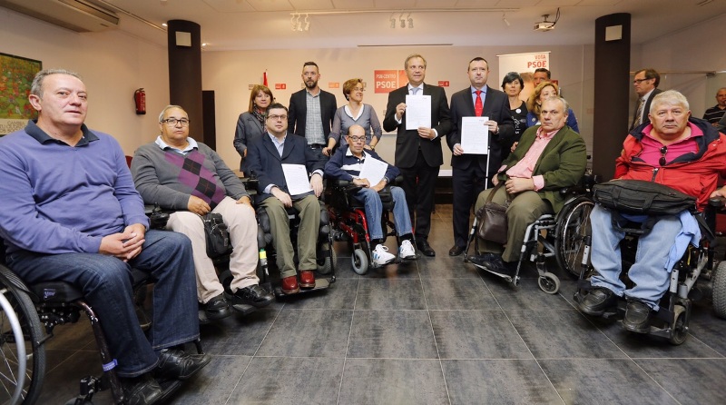 Antonio Miguel Carmona rubrica su compromiso con las personas con discapacidad