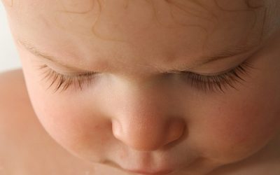 Estudio revela que los bebés expuestos a complicaciones son más propensos al autismo