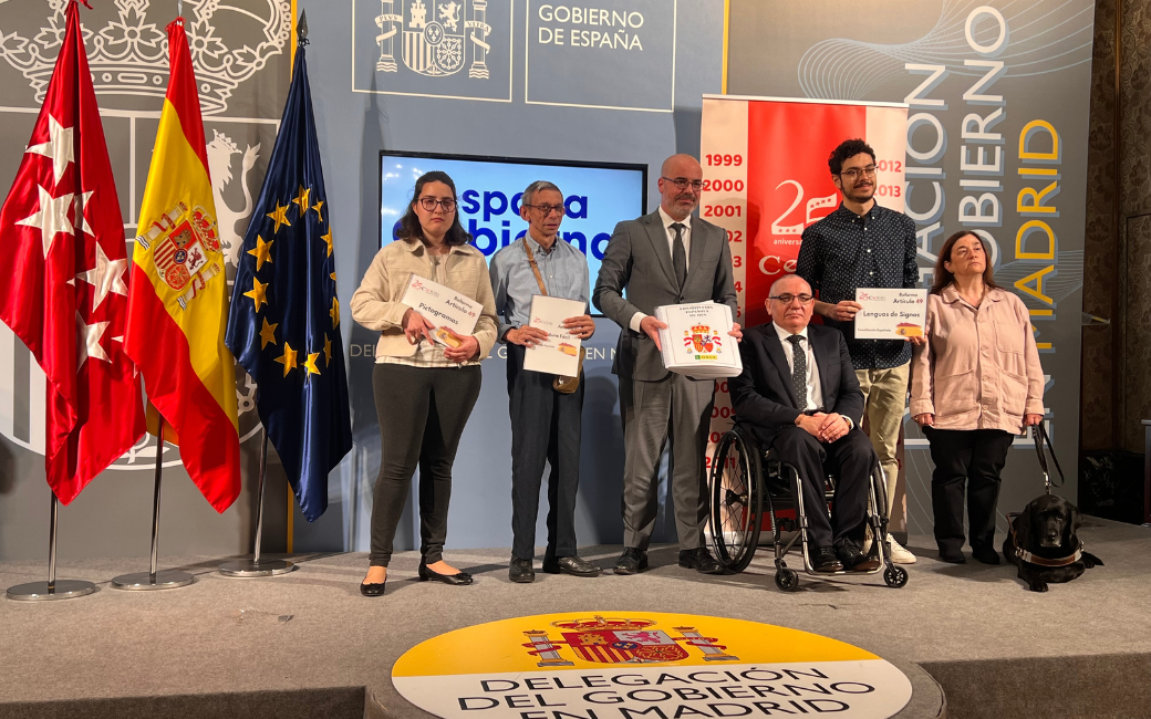 CERMI Comunidad de Madrid entrega a la Delegación de Gobierno en Madrid ejemplares de la Constitución en formatos accesibles