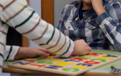 Autismo España y el Ministerio de Juventud e Infancia unen esfuerzos para proteger a los estudiantes con autismo del acoso escolar